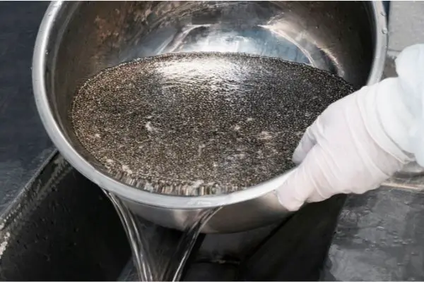 washing caviar